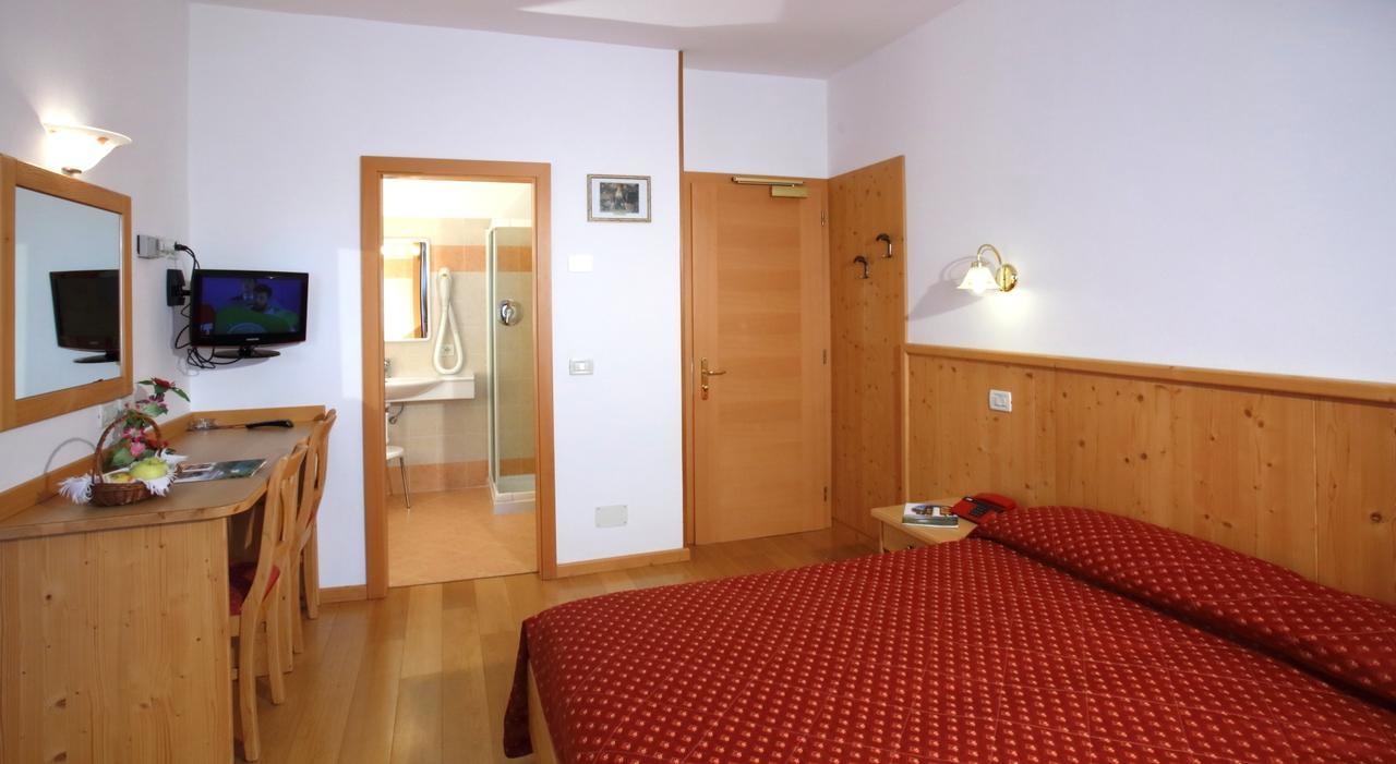 מולבנו Hotel Zurigo מראה חיצוני תמונה
