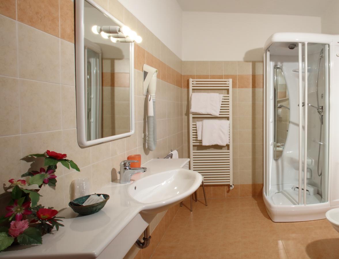 מולבנו Hotel Zurigo מראה חיצוני תמונה